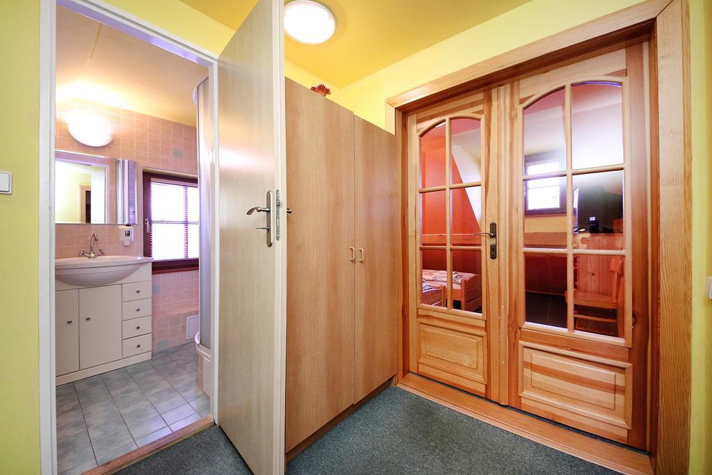 Pension Druhy Domov โนวีบอร์ ภายนอก รูปภาพ